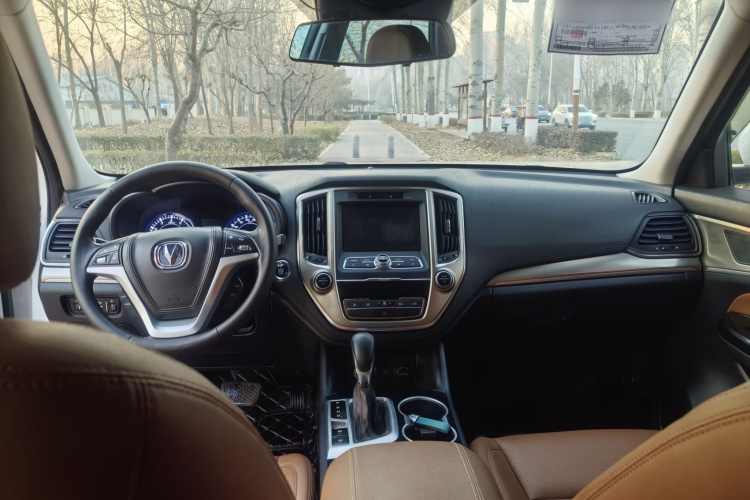 长安CS95 2017款 2.0T 两驱智途版中控内饰7008