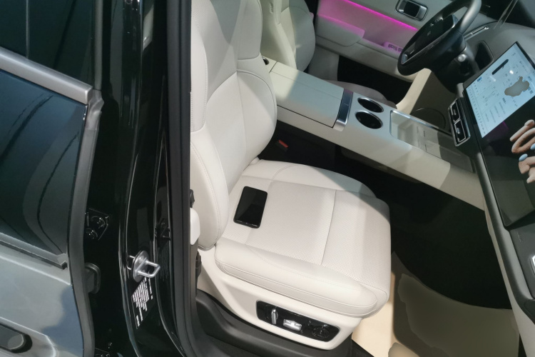 理想汽车 理想L9 2025款 Ultra 智能焕新版局部细节41