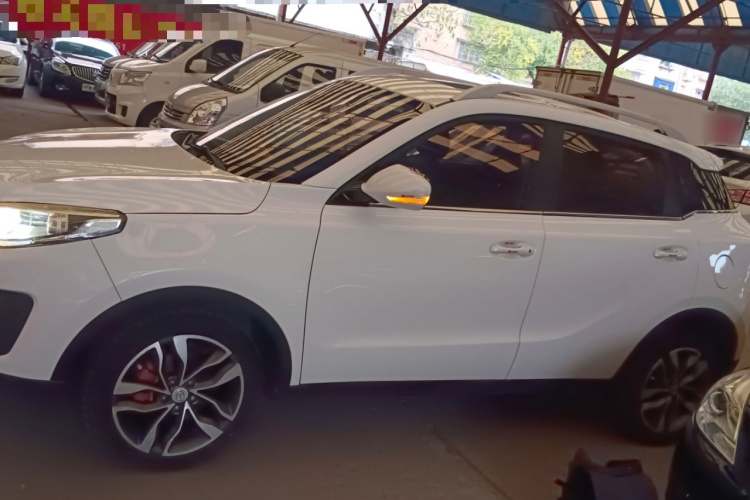 北汽昌河Q35 2018款 1.5L 手动炫智版车身外观4