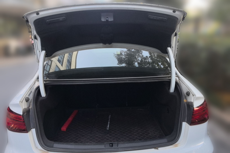 奥迪A3 2018款 30周年年型 Limousine 35 TFSI 时尚型局部细节23