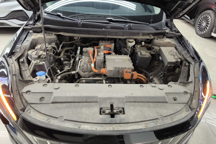 红旗E-QM5 2024款 610km PLUS机舱底盘24