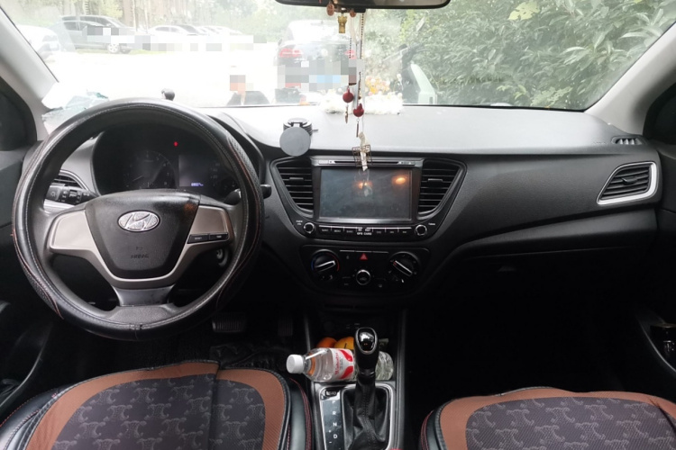 现代 悦纳 2016款 1.4L 自动炫酷版GLS中控内饰7002