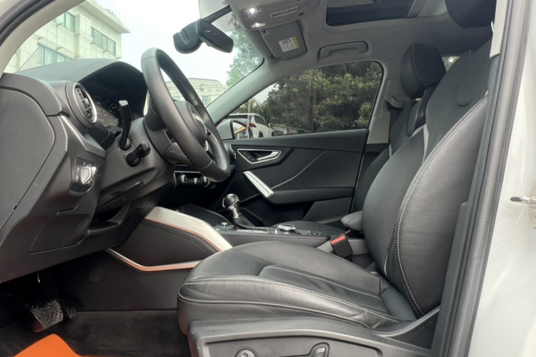 奥迪Q2L 2018款 35 TFSI 豪华致雅型 国V中控内饰7004