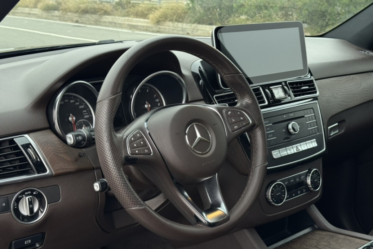 奔驰GLE 2015款 GLE 400 4MATIC局部细节13