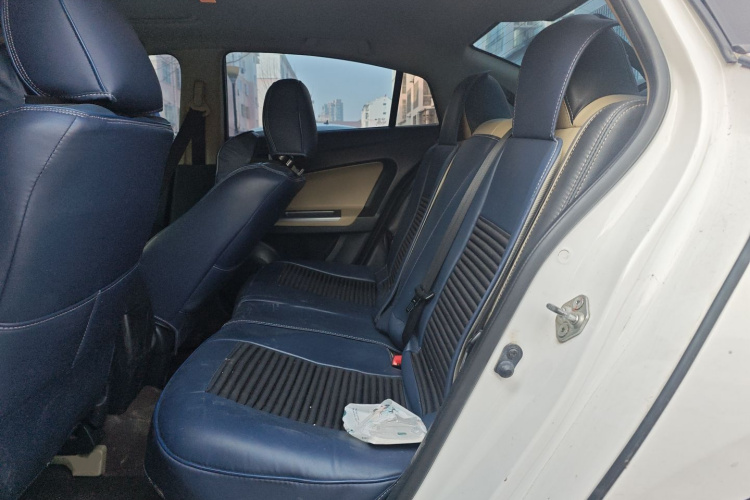 海马 福美来 2016款 1.6L 手动品尚型升级版中控内饰21