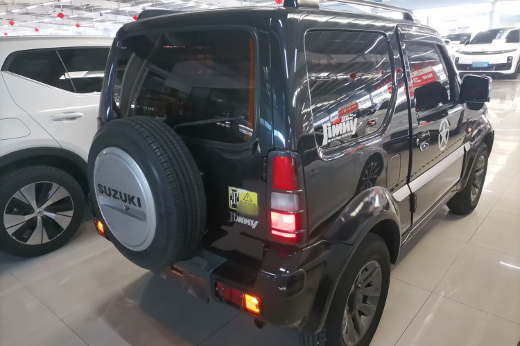 铃木 吉姆尼 2015款 1.3 MT JLX车身外观7