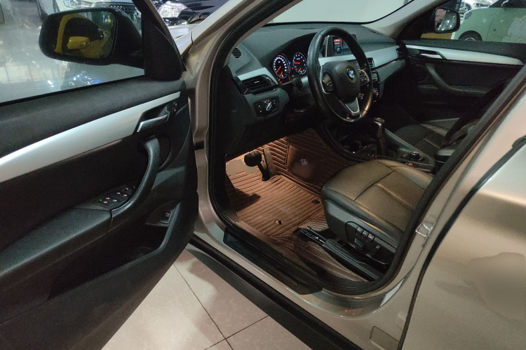 宝马X1 2019款 sDrive20Li 领先型中控内饰20