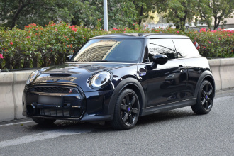 MINI 2023款 2.0T COOPER S 紫夜出逃 特别版