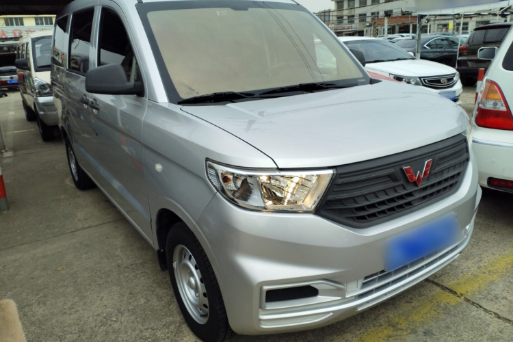 五菱汽车 五菱宏光V 2022款 1.5L劲取版电动助力LAR车身外观3