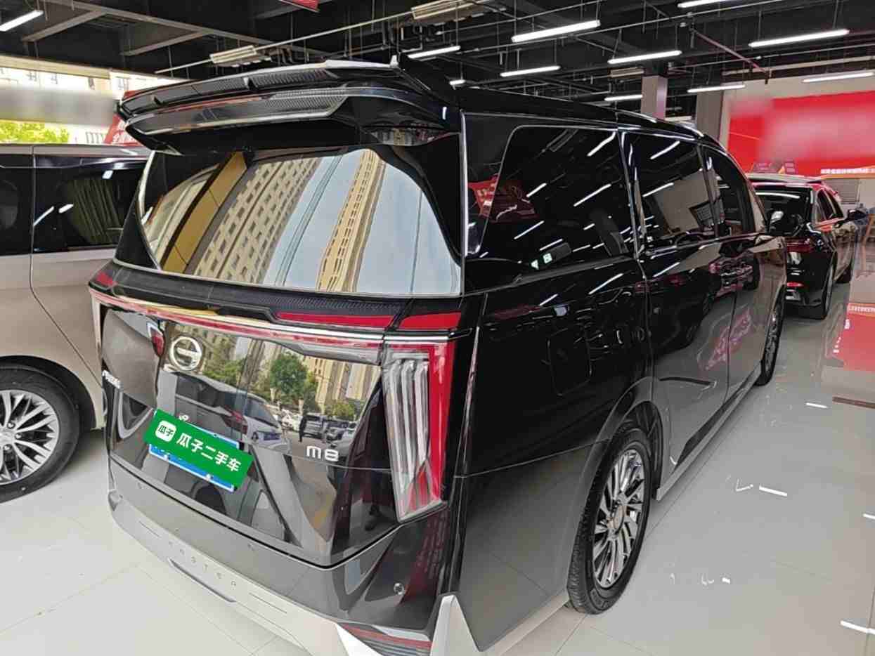 车辆右后45度外观展示