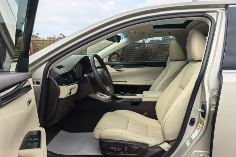 雷克萨斯ES 2015款 200 精英版中控内饰7001