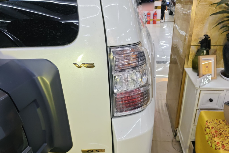 三菱 帕杰罗(进口) 2020款 3.0L 自动尊贵越野版车身外观6006