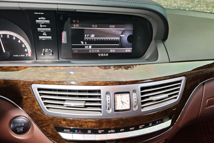 奔驰S级 2010款 S 300 L 商务型局部细节16