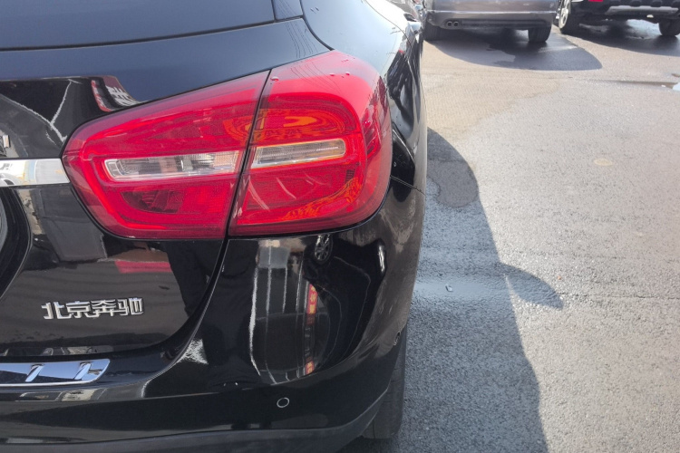 奔驰GLA 2016款 GLA 220 4MATIC 时尚型车身外观9