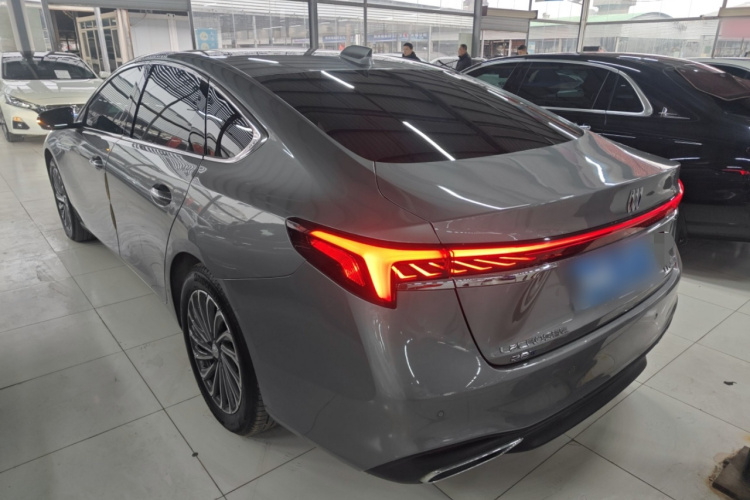 别克 君越 2023款 28T 越尊版车身外观4