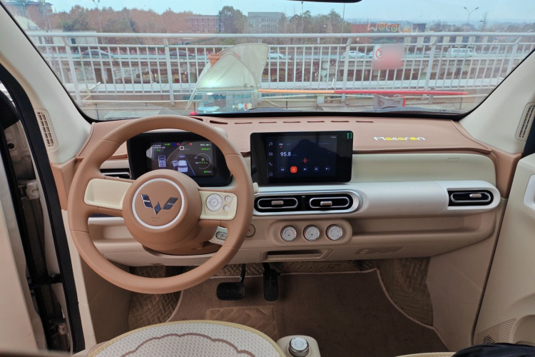 五菱汽车 宏光MINIEV 2024款 第三代 215km 进阶版中控内饰7002