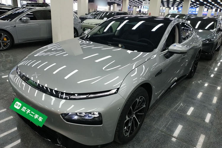 小鹏P7 2023款 480E车身外观1