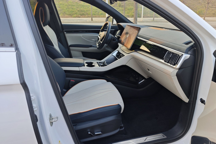 比亚迪 宋PLUS新能源 2023款 冠军版 EV 605KM 旗舰PLUS中控内饰7003