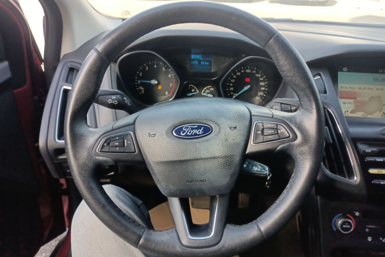 福特 福克斯 2017款 三厢 1.6L 自动风尚型智行版中控内饰13