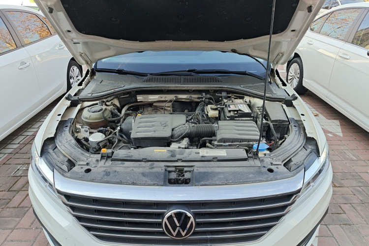 大众 朗逸 2021款 1.5L 自动舒适版机舱底盘24