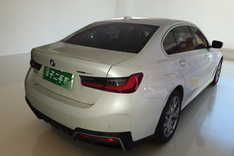 宝马i3 2025款 eDrive 35 L车身外观7