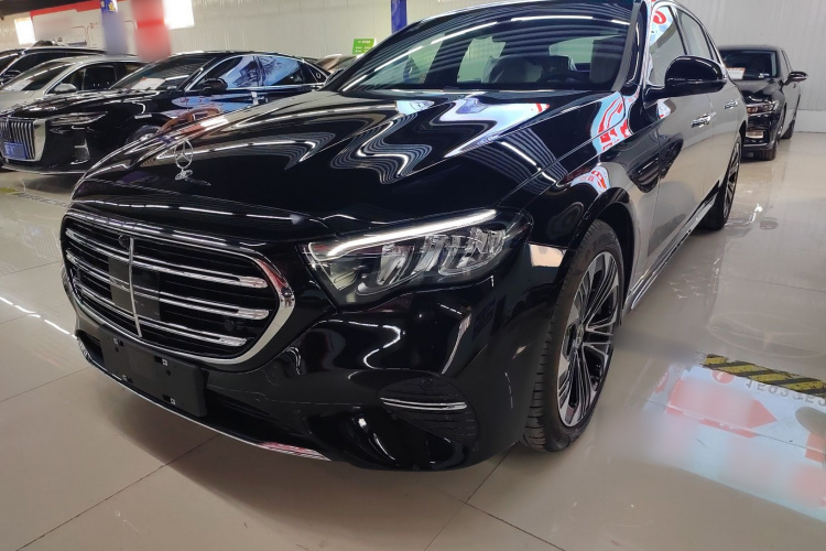 奔驰E级 2025款 改款 E 300 L 豪华型车身外观1