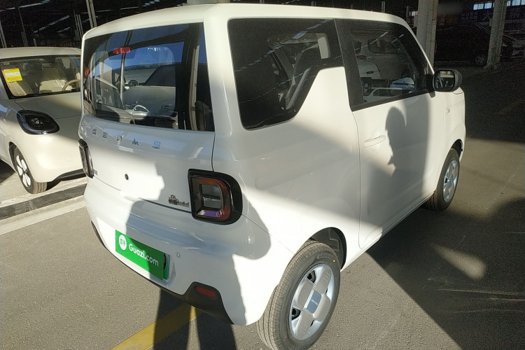 吉利银河 2024款 熊猫mini 200km 耐力熊车身外观7