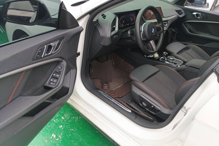 宝马2系(进口) 2023款 225i 四门轿跑车 M运动套装中控内饰7003