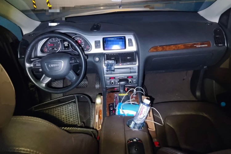 奥迪Q7 2014款 35 TFSI 进取型中控内饰12