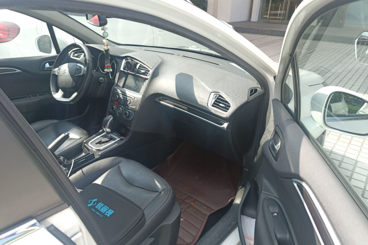 雪铁龙C4L 2015款 1.2T 自动尊贵版局部细节9005