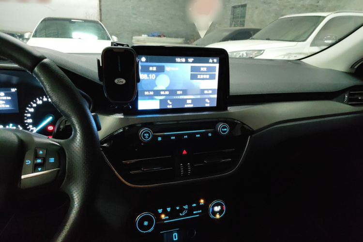 福特 福克斯 2020款 三厢 EcoBoost 180 自动锋潮型中控内饰12