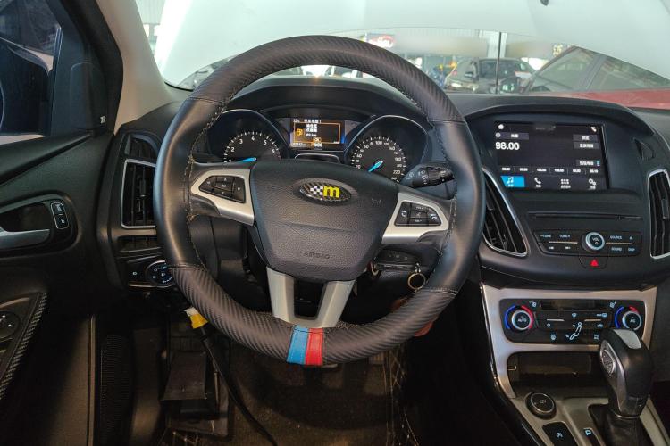 福特 福克斯 2018款 三厢经典 EcoBoost 180 自动精英型中控内饰13