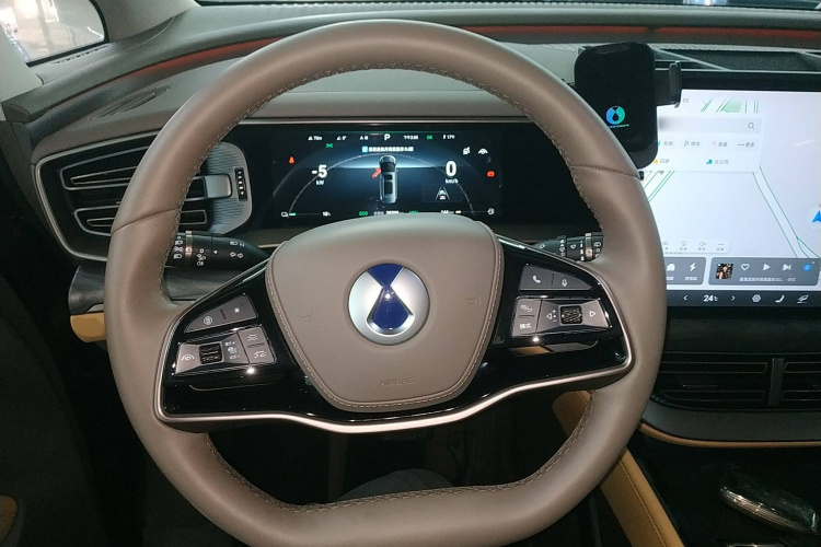 腾势D9 2022款 DM-i 1040 尊贵型中控内饰13