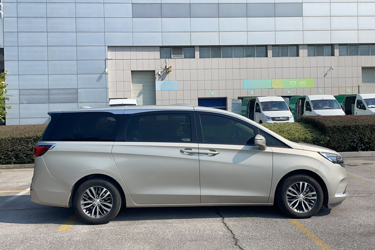 别克GL8 2022款 ES陆尊 653T 尊享型车身外观6001