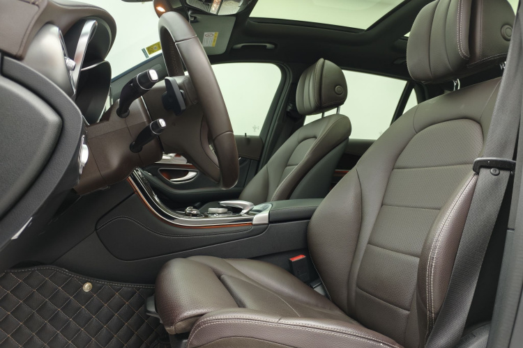 奔驰GLC 2018款 改款 GLC 260 4MATIC 动感型中控内饰7001