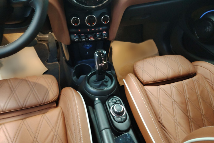 MINI 2023款 2.0T COOPER S 艺术家 五门版局部细节18