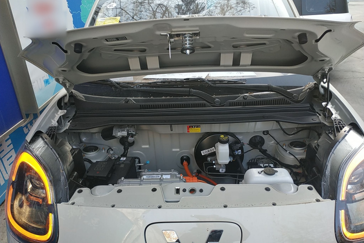 五菱汽车 宏光MINIEV 2025款 四门版 进阶款机舱底盘24