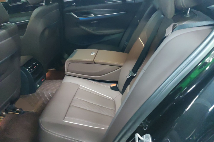 宝马5系新能源 2022款 改款二 535Le M运动套装中控内饰21