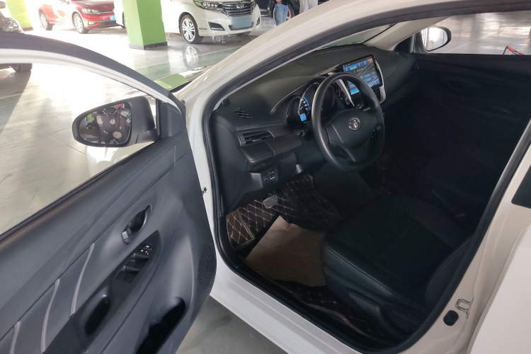 丰田 威驰FS 2017款 1.5L CVT锋驰版中控内饰7003