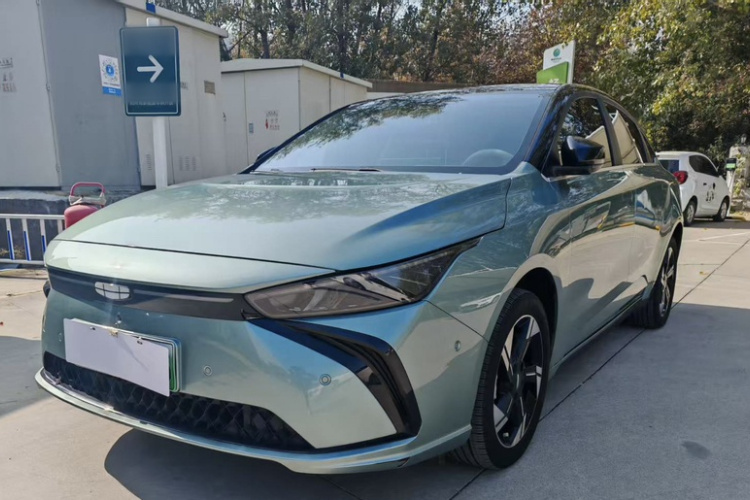 吉利几何G6 2022款 620 新趣型车身外观1