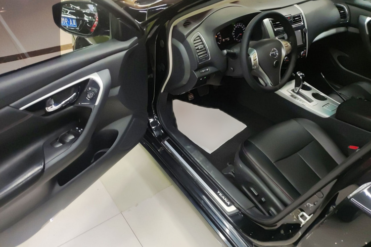 日产 天籁 2016款 改款 2.0L XL舒适版中控内饰7003