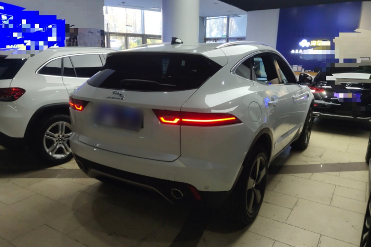 捷豹E-PACE 2024款 进取运动版 R-DYNAMIC S车身外观7