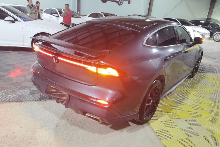 长安UNI-V 2024款 1.5T 尊贵型车身外观7