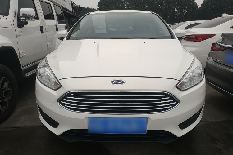 福特 福克斯 2018款 三厢经典 1.6L 自动风尚型智行版车身外观6001