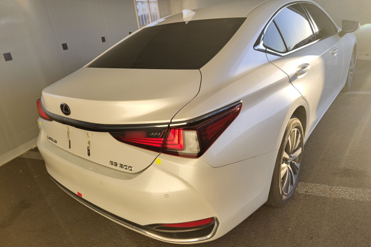 雷克萨斯ES 2020款 200 卓越版车身外观6005