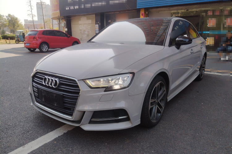 奥迪A3 2018款 30周年年型 Limousine 35 TFSI 运动型车身外观1