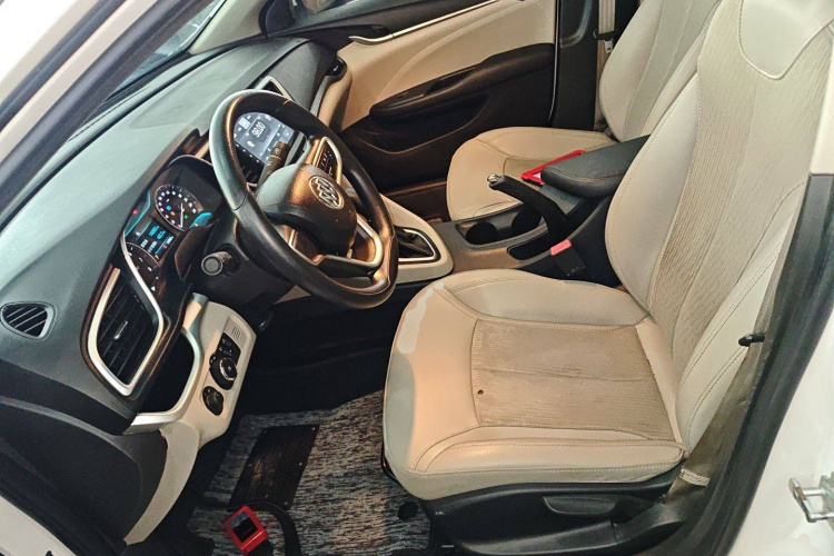 别克 英朗 2017款 15N 自动精英型局部细节19