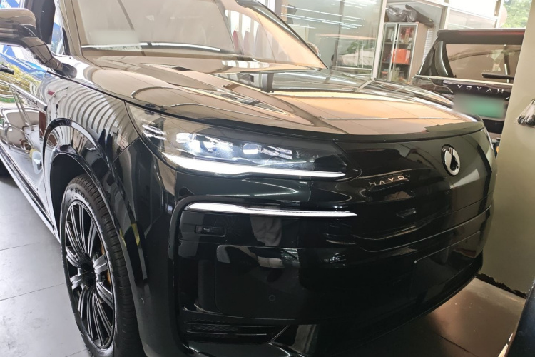 腾势N9 2025款 尊荣型车身外观2