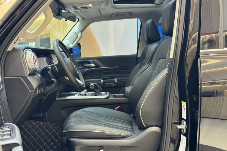 坦克300 2024款 2.0T 挑战者中控内饰7004