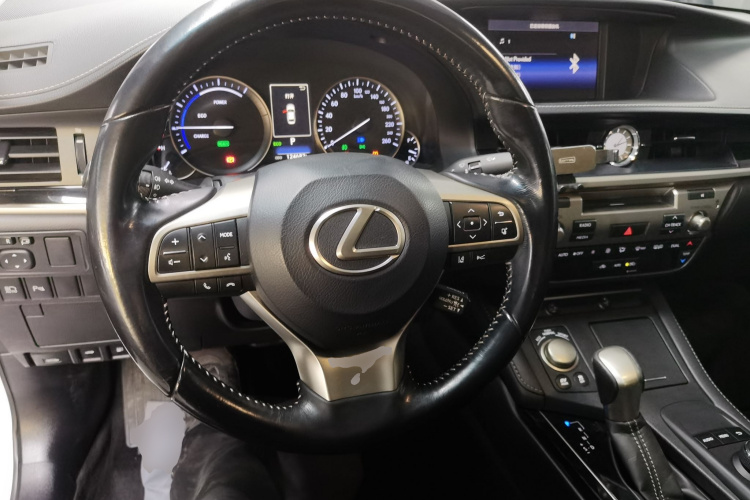 雷克萨斯ES 2015款 300h 舒适版中控内饰13